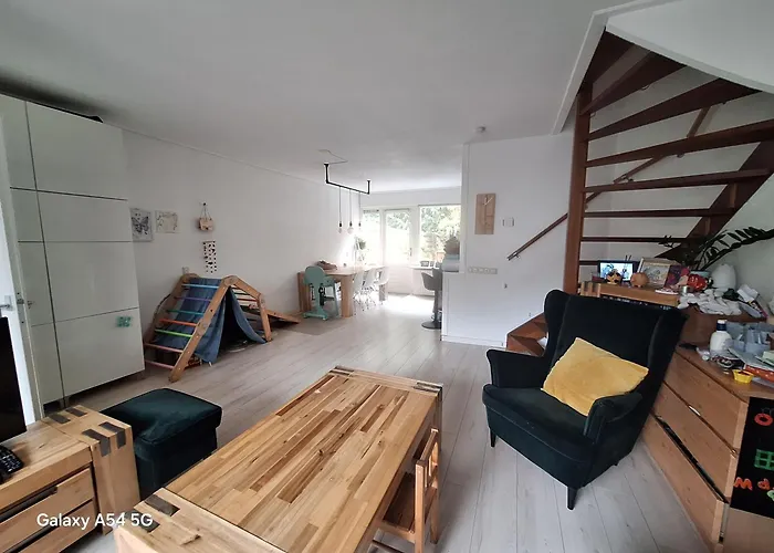 Large Family House In Tanthof, Semesterbostad Delft